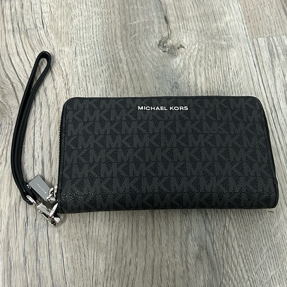 Michael Kors Dark Patterned Wristlet